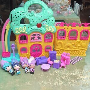 Kid connection folding cupcake house playset with lights & Blume Surprise Dolls